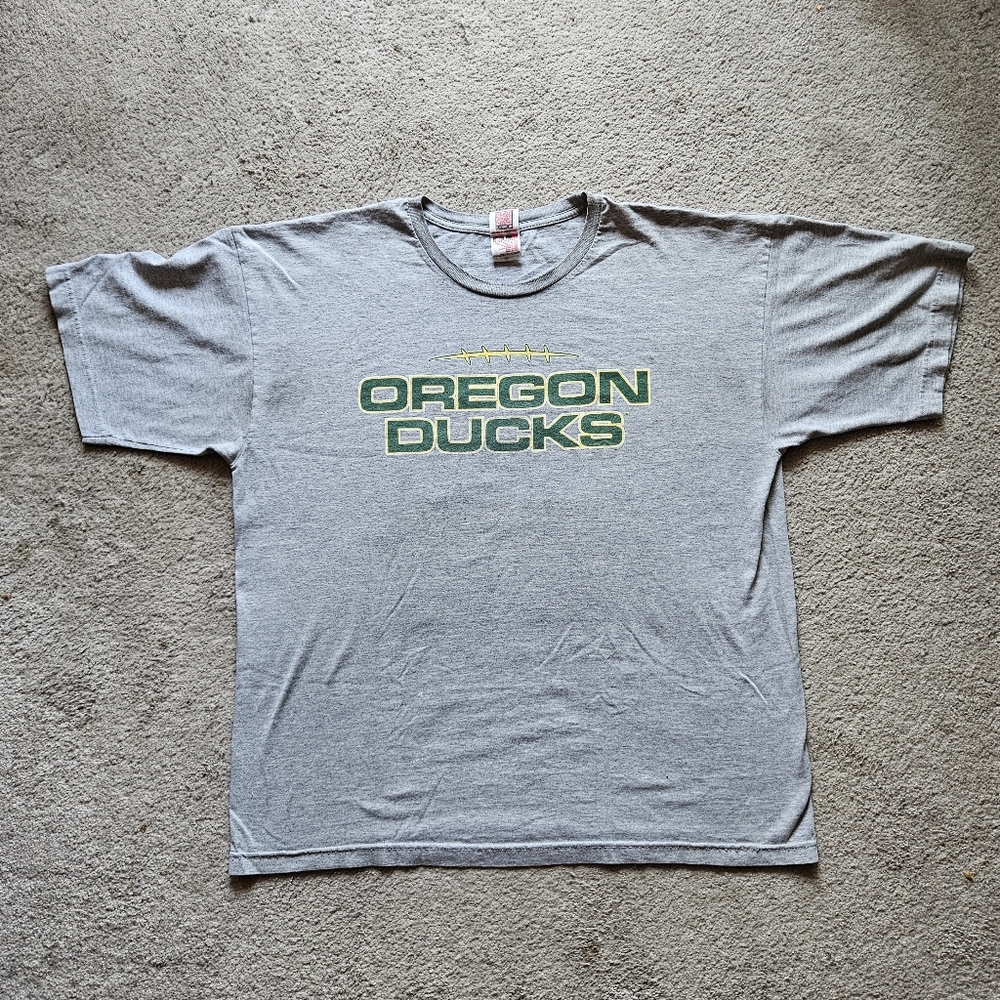 Grey Bayside, the American made tee Oregon Ducks t shirt. Mens xl